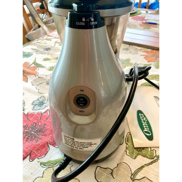 Omega Vert Juicer VRT350 - Picture 5 of 6